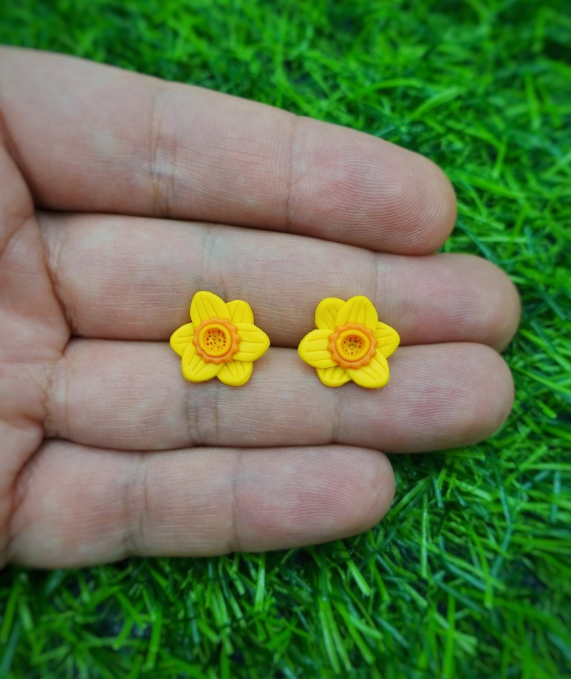 Daffodil Stud Earrings 
